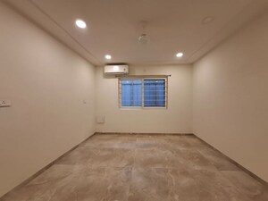 Room in 4 BHK Apartment at Banjara Hills – for Rent