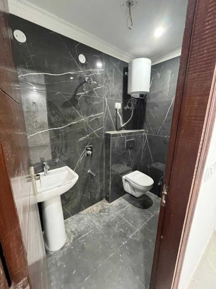 Bathroom, mehrauli 3 Bedroom 1300 Sq.Ft. Builder Floor In Mehrauli Delhi 10205480