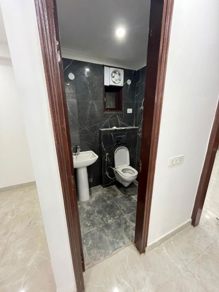 Bathroom, mehrauli 3 Bedroom 1300 Sq.Ft. Builder Floor In Mehrauli Delhi 10205480