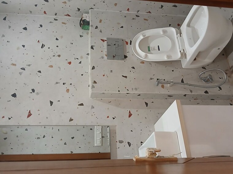 Bathroom, auram-floor 3 Bedroom 2000 Sq.Ft. Builder Floor In South City 2 Gurgaon 10205487