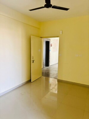 Room in 2 BHK Apartment at Pyramid Midtown, Sector 59 – for Rent