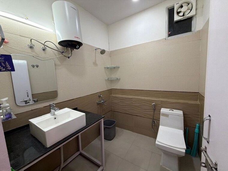 Master Bedroom, uppal-southend 3 Bedroom 1500 Sq.Ft. Builder Floor In Sector 49 Gurgaon 10205506