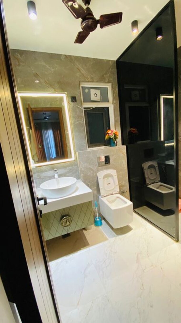 Bathroom, unitech-espace-nirvana-country 4 Bedroom 4500 Sq.Ft. Builder Floor In Sector 50 Gurgaon 10205516