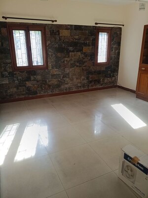 Room in 3.5 BHK Apartment at Vasant Kunj – for Rent