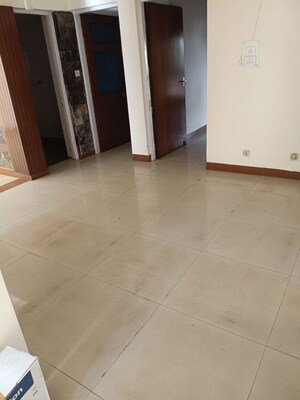 Room in 3.5 BHK Apartment at Vasant Kunj – for Rent