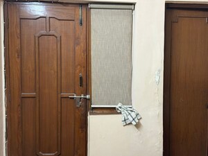 Furnished Amenities in 3.5 BHK Apartment at Vasant Kunj – for Rent