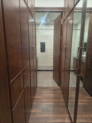 Building Lobby in 3 BHK Builder Floor at Sector 33 – for Rent