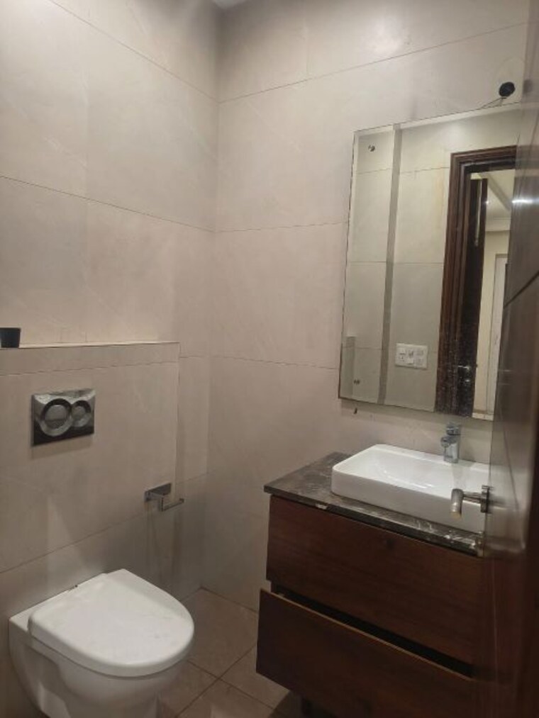 Bathroom, sector 33 3 Bedroom 4500 Sq.Ft. Builder Floor In Sector 33 Chandigarh 10205540