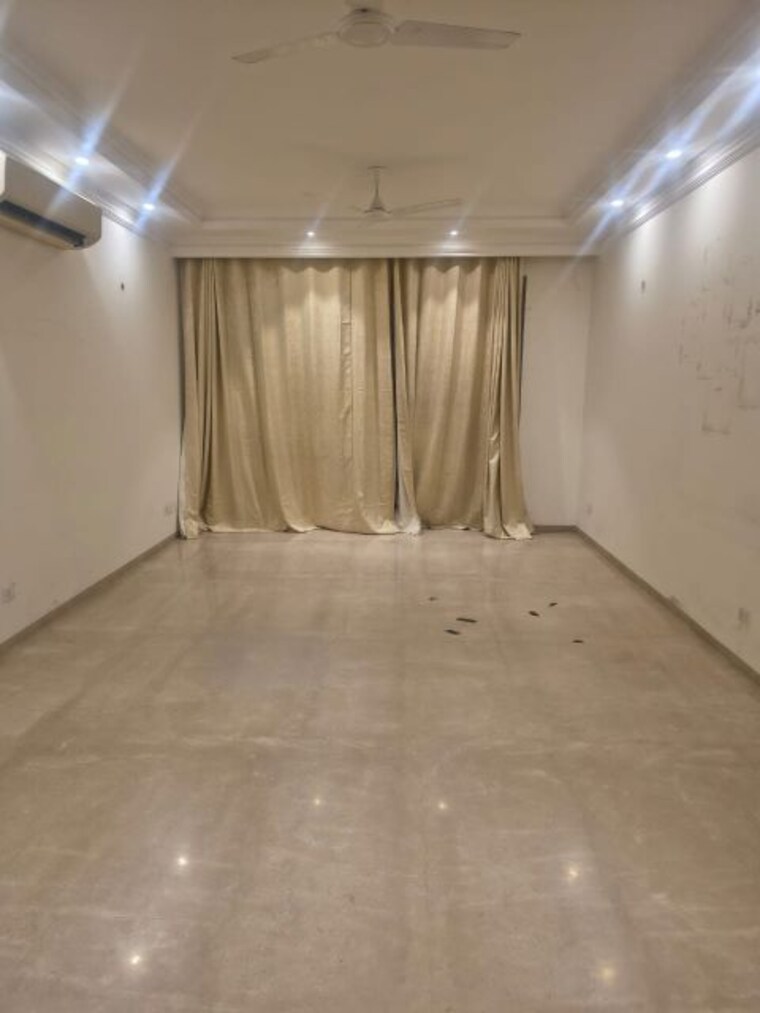 Room, sector 33 3 Bedroom 4500 Sq.Ft. Builder Floor In Sector 33 Chandigarh 10205540