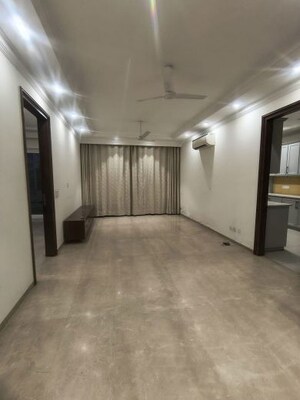 Room in 3 BHK Builder Floor at Sector 46 – for Rent