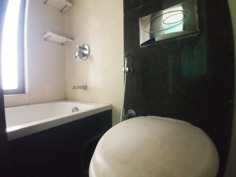 Bathroom, lodha-luxuria 4 Bedroom 1700 Sq.Ft. Apartment In Majiwada Thane 10203777