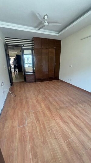 Room in 3 BHK Builder Floor at Sector 37 – for Rent