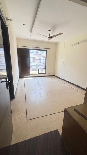 3 BHK Builder Floor For Rent in Sector 37