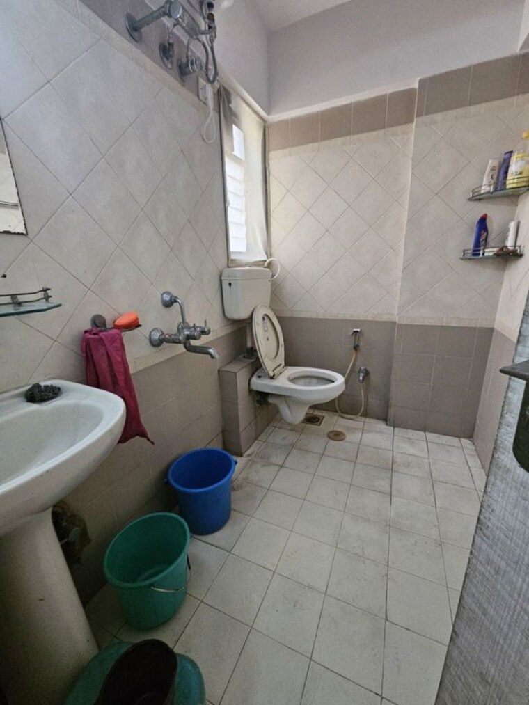 Bathroom, sd-astron-tower 4 Bedroom 1775 Sq.Ft. Apartment In Kandivali East Mumbai 10205622