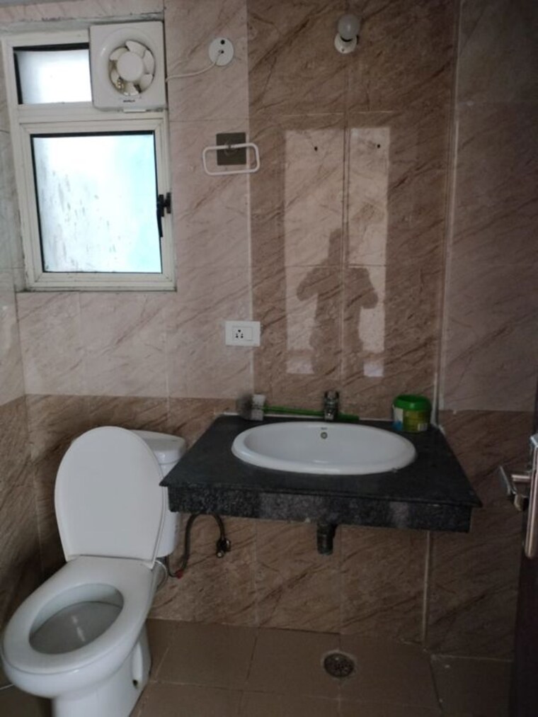 Bathroom, nimbus-the-hyde-park 3 Bedroom 1320 Sq.Ft. Apartment In Sector 78 Noida 10205647