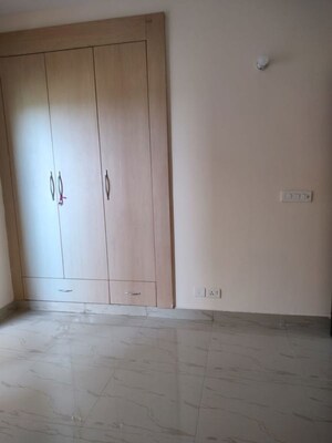Room in 3 BHK Apartment at Nimbus The Hyde park, Sector 78 – for Rent