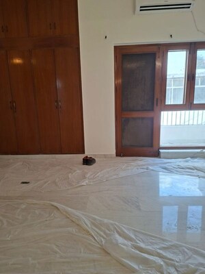 Room in 3 BHK Builder Floor at Gulmohar Park – for Rent