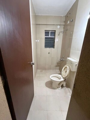 Bathroom in 4 BHK Apartment at Zala Complex, Gultekdi – for Rent