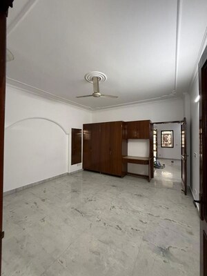 Room in 3 BHK Builder Floor at Kalkaji – for Rent