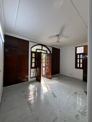 Room in 3 BHK Builder Floor at Kalkaji – for Rent
