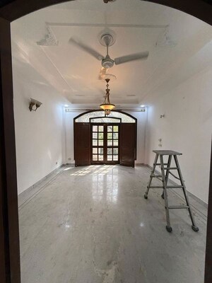 Room in 3 BHK Builder Floor at Kalkaji – for Rent