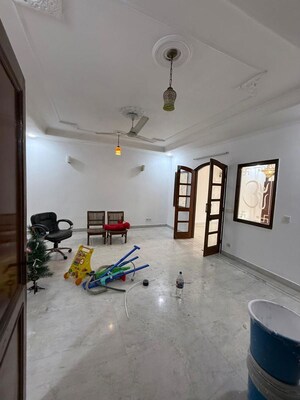 Room in 3 BHK Builder Floor at Kalkaji – for Rent