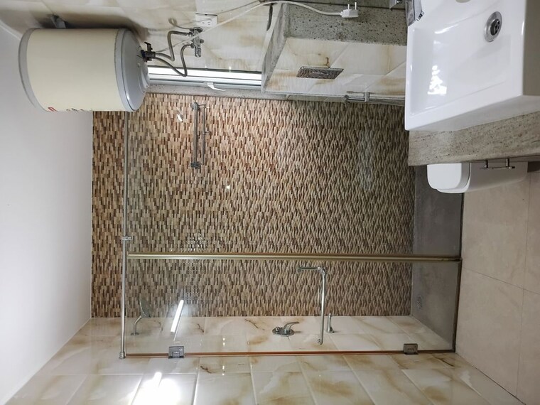 Bathroom, new friends colony 4 Bedroom 4500 Sq.Ft. Builder Floor In New Friends Colony Delhi 10205673