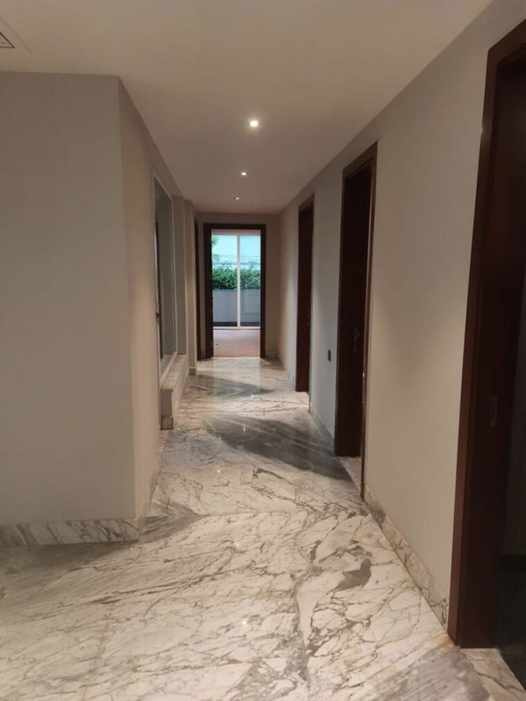 Room, maharani bagh 4 Bedroom 5600 Sq.Ft. Builder Floor In Maharani Bagh Delhi 10205681