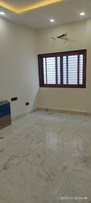 Room in 2 BHK Builder Floor at Safdarjung Enclave – for Rent