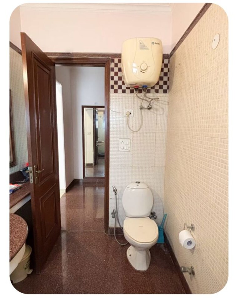 Bathroom, pamposh enclave 3 Bedroom 1800 Sq.Ft. Builder Floor In Pamposh Enclave Delhi 10205692
