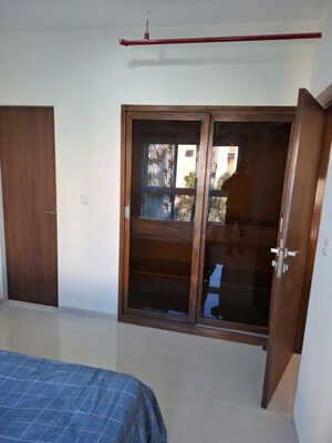 Room in 1 BHK Apartment at JP Eminence, Andheri West – for Rent