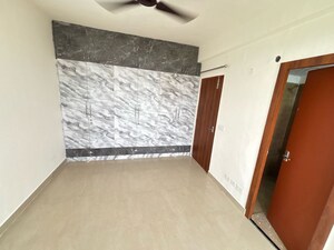 Room in 2 BHK Apartment at Suncity Avenue 76, Sector 76 – for Rent