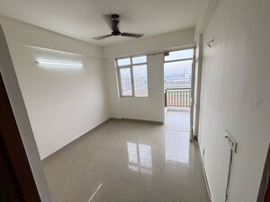Room in 2 BHK Apartment at Suncity Avenue 76, Sector 76 – for Rent