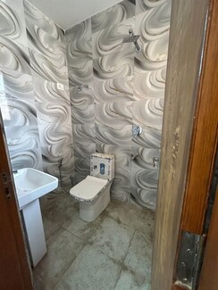2.5 BHK + Pooja Room Builder Floor For Rent in Chattarpur