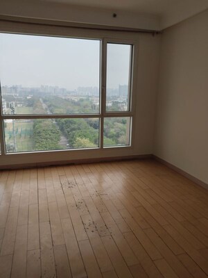 Room in 3 BHK Apartment at Jaypee Green Sea Court, Sector Swarn Nagri – for Rent