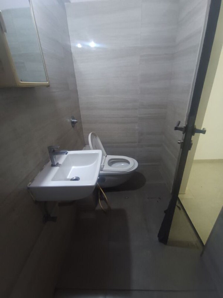 Bathroom, gurukrupa-marina-enclave 2 Bedroom 1000 Sq.Ft. Apartment In Malad West Mumbai 10205809