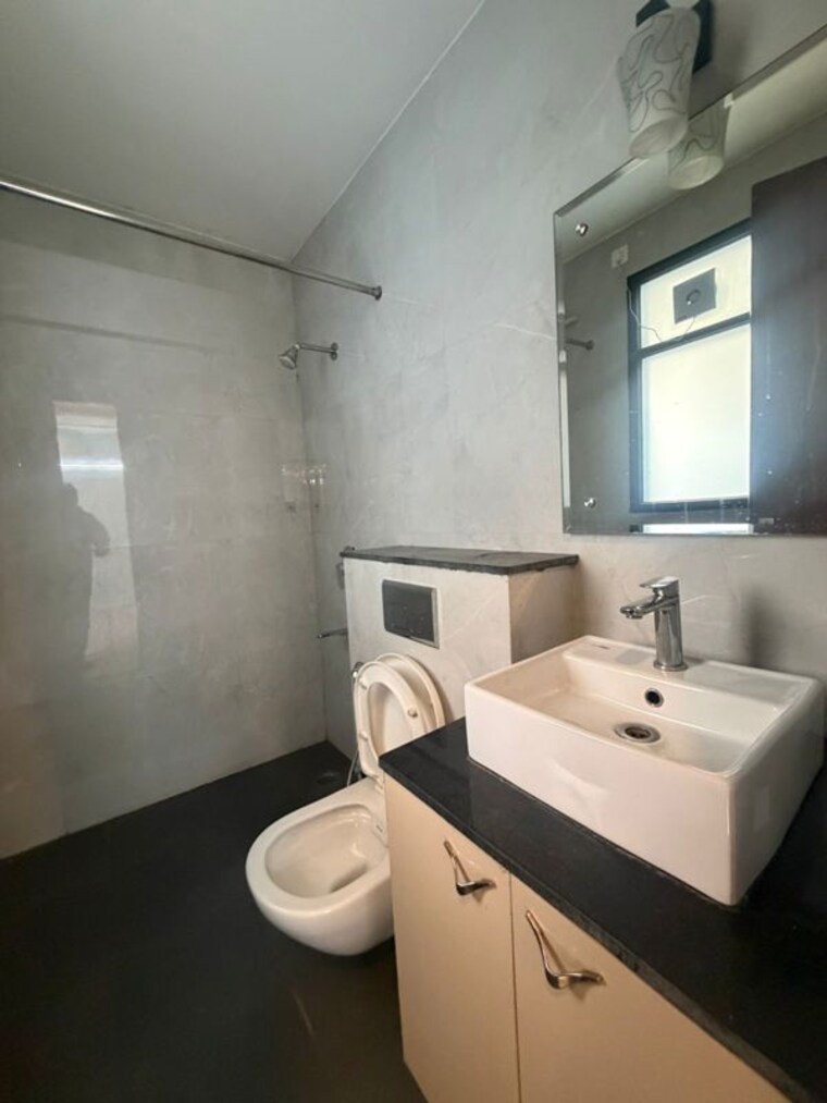 Bathroom, south city 1 3 Bedroom 2000 Sq.Ft. Builder Floor In South City 1 Gurgaon 10205817