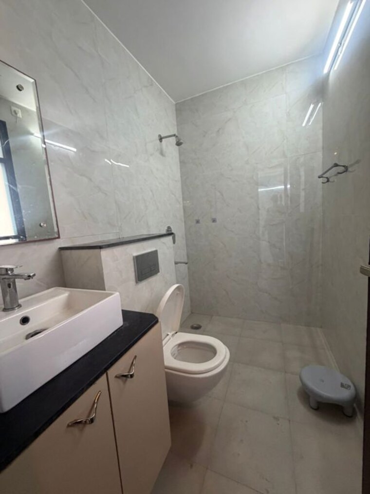 Bathroom, south city 1 3 Bedroom 2000 Sq.Ft. Builder Floor In South City 1 Gurgaon 10205817