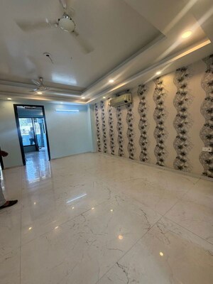 Living Room in 3 BHK Builder Floor at South City 1 – for Rent