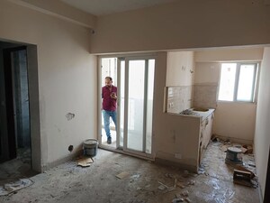 Room in 1 BHK Apartment at Amrapali Dream Valley, Tech Zone 4 Greater Noida – for Sale