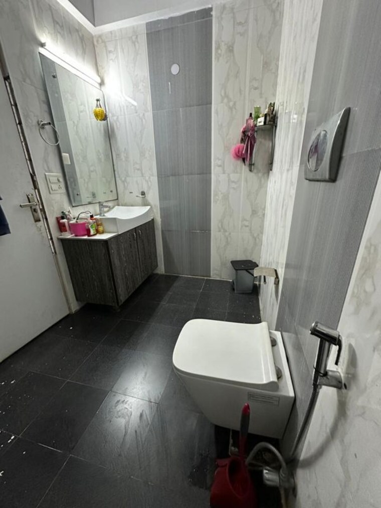 Bathroom, bestech-park-view-city-1 4 Bedroom 3200 Sq.Ft. Apartment In Sector 48 Gurgaon 10205833