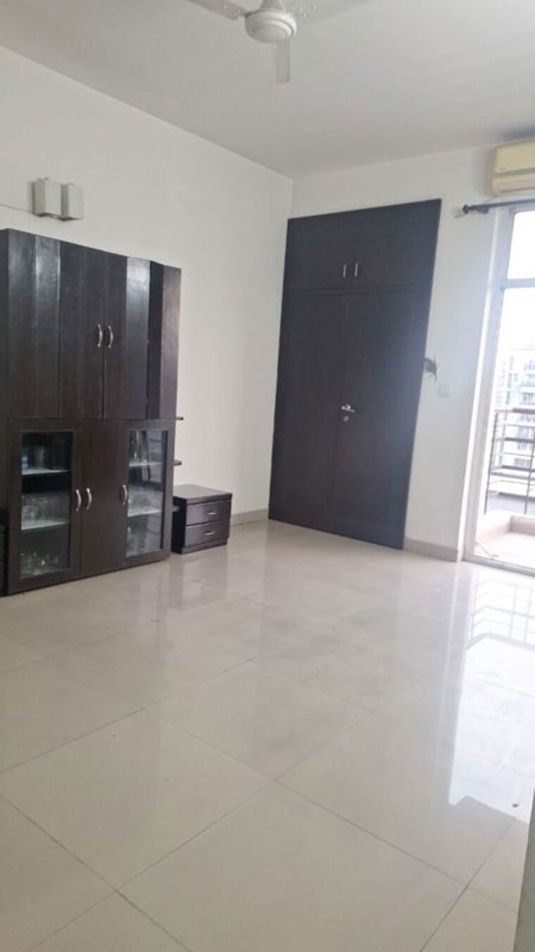 Room, patparganj 3 Bedroom 1600 Sq.Ft. Apartment In Patparganj Delhi 10205850