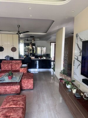 Living Room in 3 BHK Builder Floor at Unitech South City 1, South City 1 – for Rent
