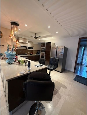 Master Bedroom in 3 BHK Builder Floor at Unitech South City 1, South City 1 – for Rent