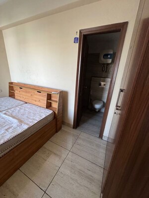 Room in 2 BHK Builder Floor at Dalanwala – for Rent