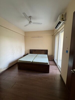 Bedroom in 2 BHK Builder Floor at Dalanwala – for Rent
