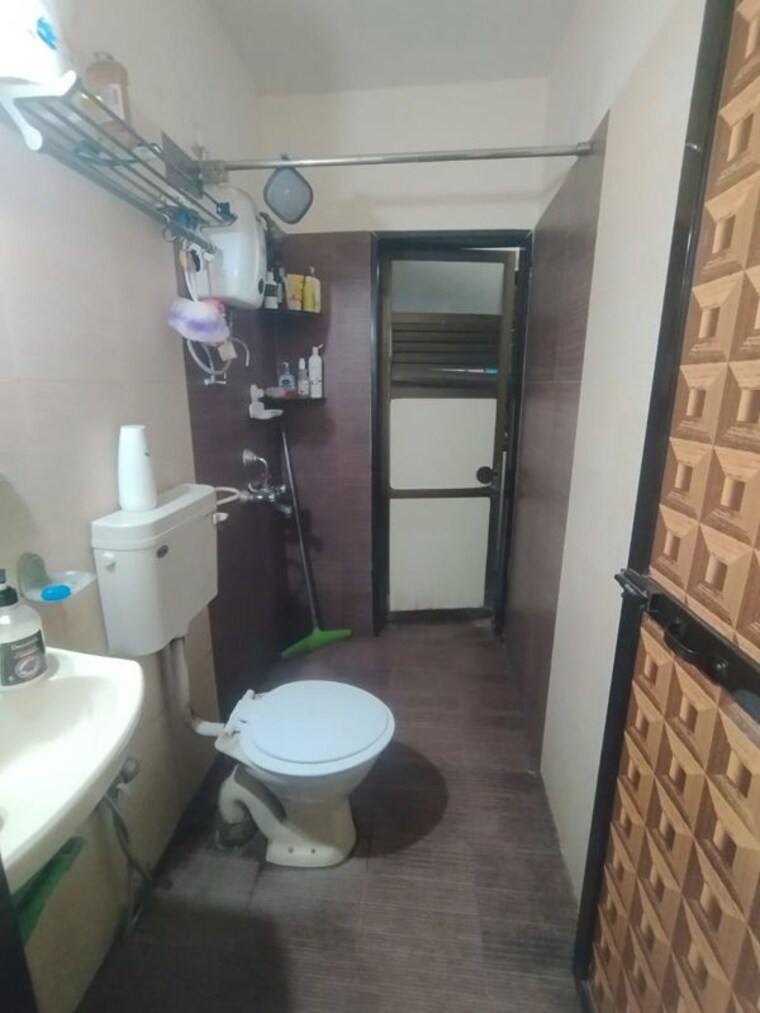 Bathroom, waghbil 2 Bedroom 654 Sq.Ft. Apartment In Waghbil Thane 10205951