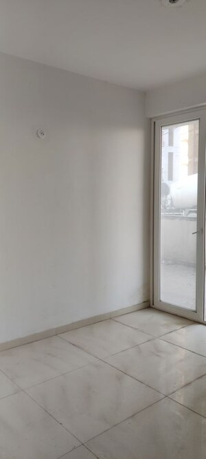 Room in 3.5 BHK Apartment at Omaxe The Resort, South Mullanpur – for Sale