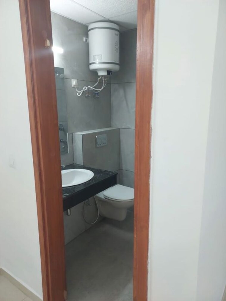 Bathroom, omaxe-lake 3 Bedroom 1670 Sq.Ft. Apartment In North Mullanpur Chandigarh 10205981