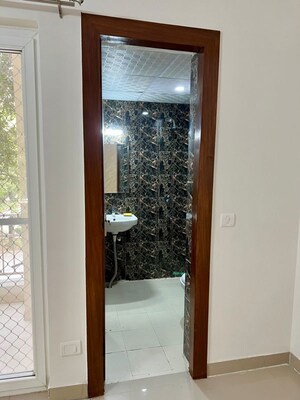 Room in 3 BHK Builder Floor at RPS Palm Drive, Sector 88 – for Rent